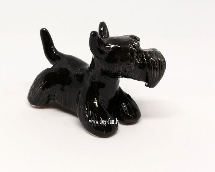 Scottish_Terrier_playing_figurine_3um